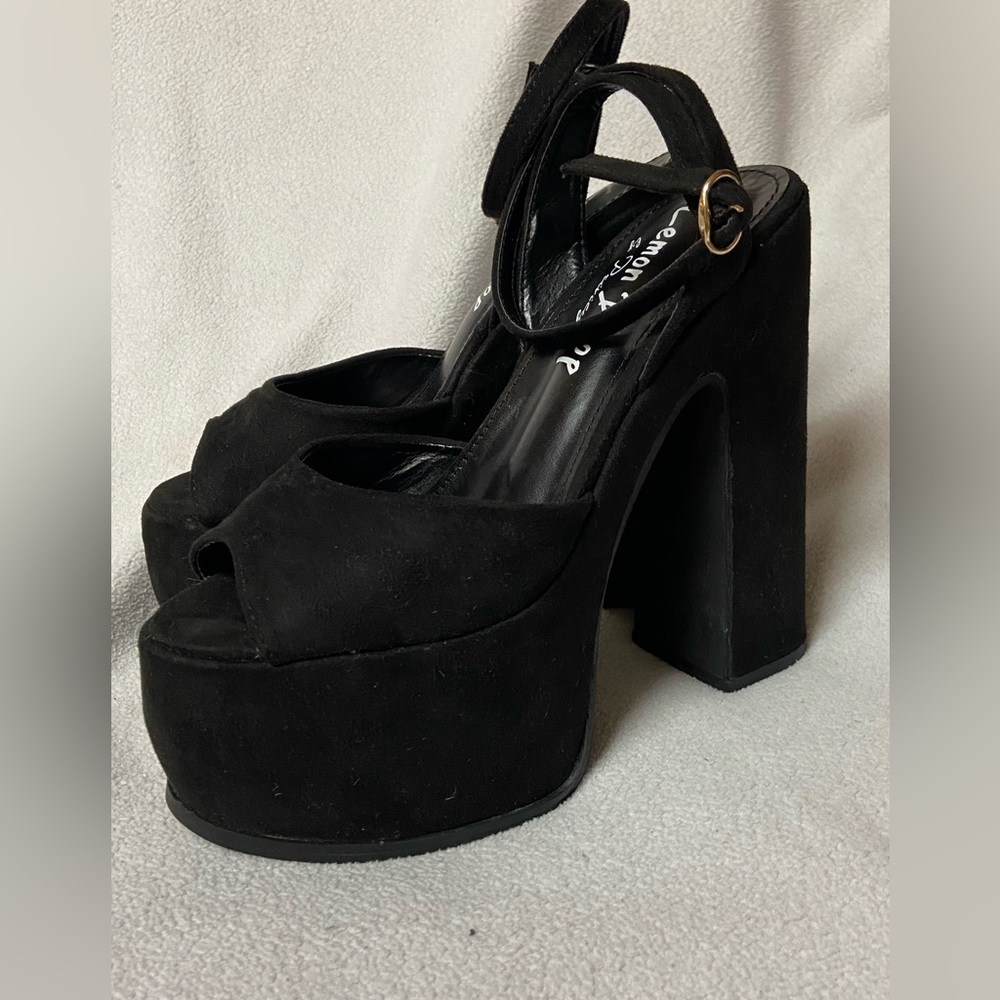Dolls Kill Platforms
